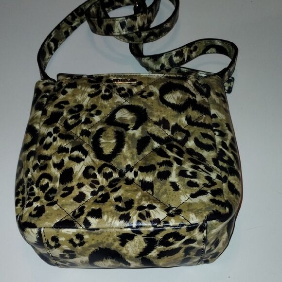 Vince Camuto Quilted Leopard Print Shoulder Bag – Gold Hardware, Bold Statement - Picture 2 of 7